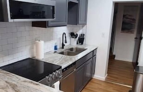 Lewiston House | Cheerful 2 bedroom home with indoor fireplace.