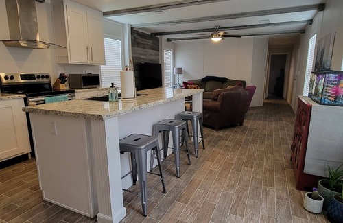 Elberta House | Cheerful 2 bedroom home on Miflin Creek
