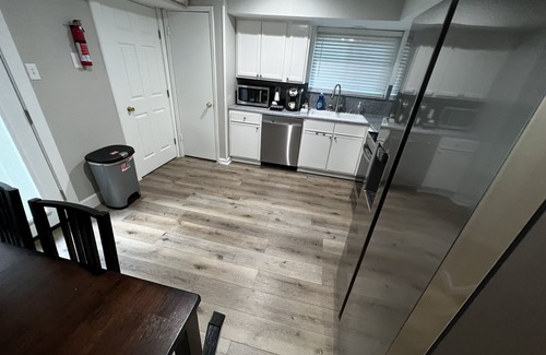 Spring Shadows House | Cheerful 2 bedroom home 20 minutes from downtown
