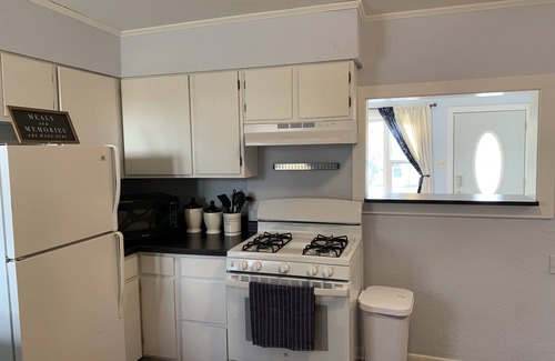 Woodbury County House | Cheerful 2-bedroom Quite Cottage near Hospitals!