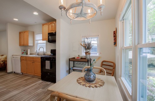Highlands Cottage | Cheerful 2-bedroom shore cottage with free parking