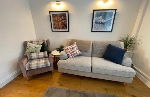 Pembroke Dock House | Cheerful 2 Bedroom Townhouse with Cinema Loft