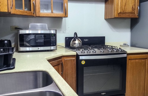 New Kingston House | Cheerful 2 - Bedroom Townhouse with free parking in New Kingston