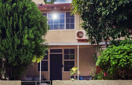 New Kingston House | Cheerful 2 - Bedroom Townhouse with free parking in New Kingston