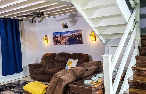 New Kingston House | Cheerful 2 - Bedroom Townhouse with free parking in New Kingston