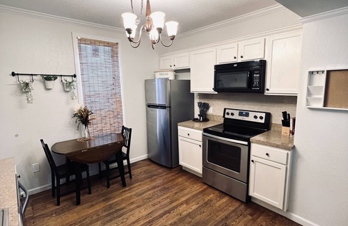 Plymouth House | Cheerful 2-bedroom townhouse 3 min walk to town