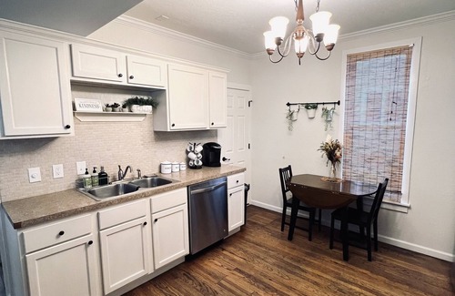 Plymouth House | Cheerful 2-bedroom townhouse 3 min walk to town