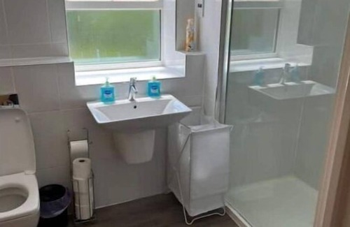 Whittington House | Cheerful 2 bedroom townhouse with free parking.