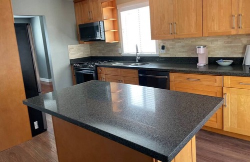 Townline Hill House | Cheerful 2 Bedroom Upper Floor with Fireplace