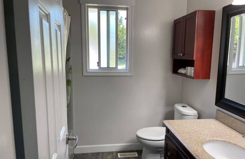 Townline Hill House | Cheerful 2 Bedroom Upper Floor with Fireplace