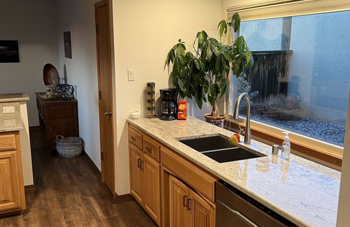 Tramway Terrace House | Cheerful 2-bedroom Northeast Albuquerque home