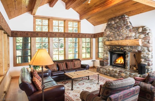 Granite Ridge House | Cheerful 2-bedroom vacation home with hot tub