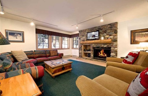 Granite Ridge House | Cheerful 2-bedroom vacation home with hot tub