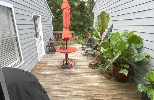 Tallahassee House | Cheerful 2-bedroom Easy Street Townhouse