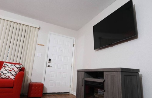 Tallahassee Apartment | Cheerful 2 Bedroom Townhouse
