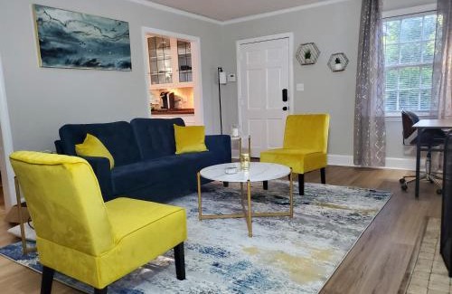 Montgomery House | Cheerful 2 BR Near Colleges, Downtown, Attractions
