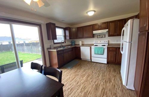 Neenah House | Cheerful 2BR near I41
