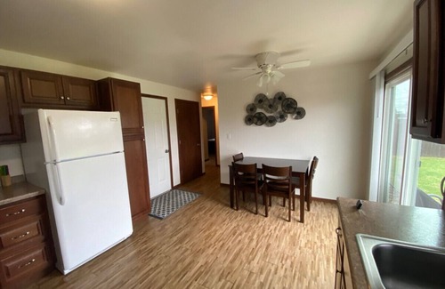 Neenah House | Cheerful 2BR near I41