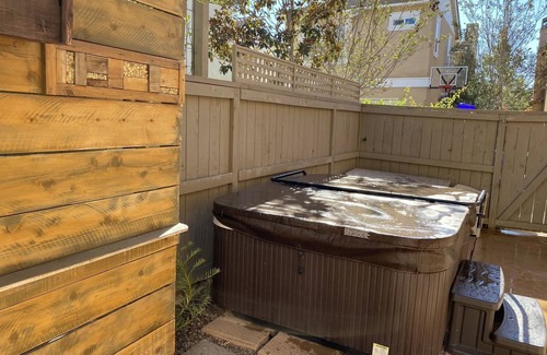 San Diego House | Cheerful 3/2.5 home: spa, private ofc & 2 car gar.