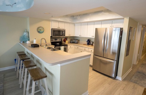 North Myrtle Beach Condo | Cheerful 3&3 Condo/Panoramic Ocean View/Pools/Hot Tub/Linens/Beach Gear