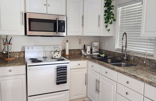 Orlando House | Cheerful 3.5 bedroom house with firepit near UCF
