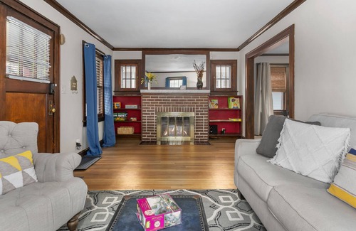 South Kansas City House | Cheerful 3 Bdrm Home in Rockhill Neighborhood 64