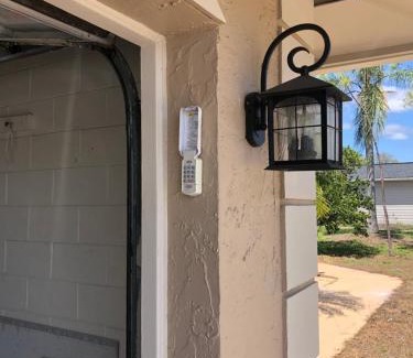 Citrus Park House | Cheerful 3 Bed house in a Cul- de-sac!