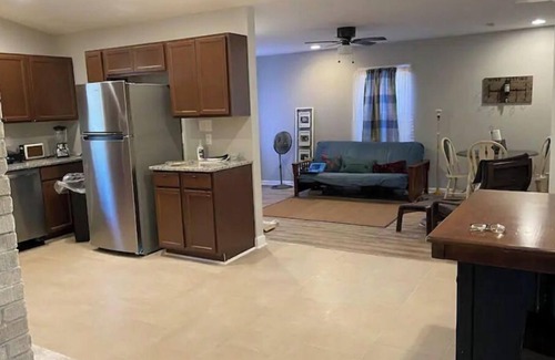 Toddville Road House | Cheerful 3 bed/office home near all things great