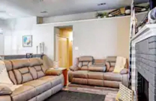 Rockwall House | Cheerful 3-bed room residential home with pool