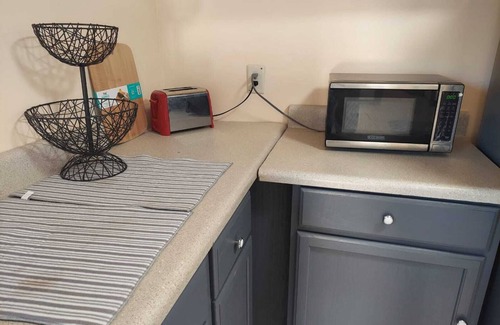 Oak Park House | Cheerful 3 Bed Room Residential home in a Quiet City, Lyons GA
