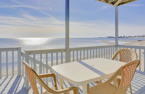 Milford House | Cheerful 3 Bedroom Beach Front Cottage with Fireplace