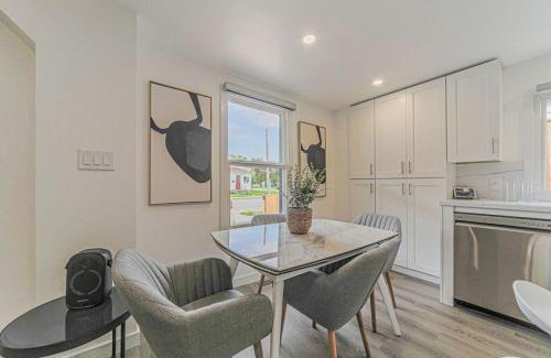 Niagara Falls House | Cheerful 3 Bedroom House (4 Min Drive to Casino)