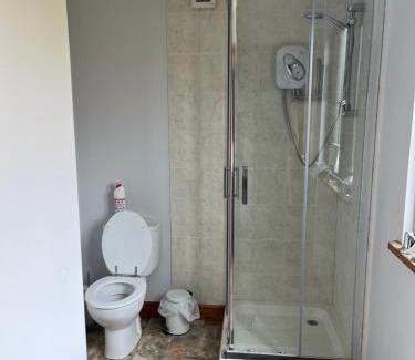 Pentney House | Cheerful 3-bedroom cabin with hot tub