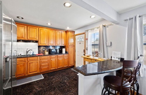 Dunning House | Cheerful 3 bedroom. Feels like home.