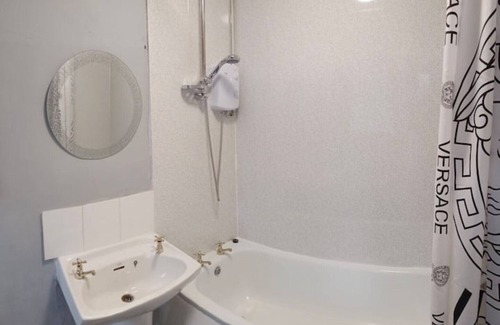 Newark upon Trent House | Cheerful 3 Bedroom Apartment