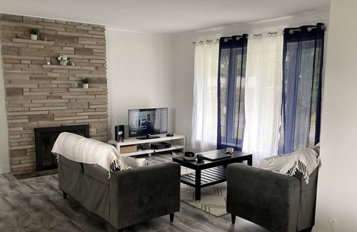 Belleville House | Cheerful 3 Bedroom house with indoor heated pool
