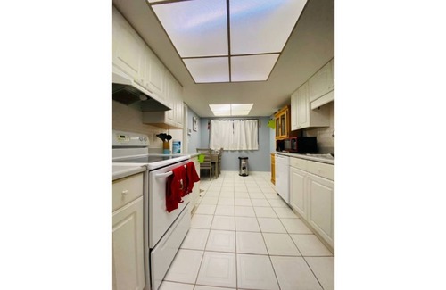 Brandon House | Cheerful 3-bedroom home with pool and office