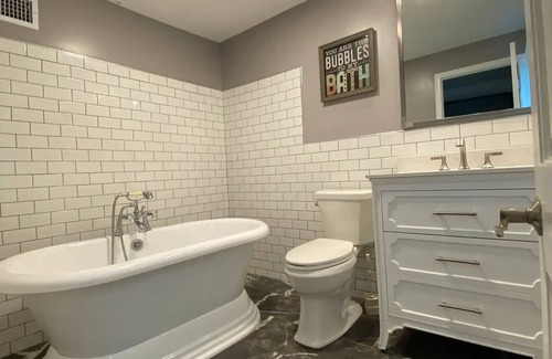 Chester House | Cheerful 3 bedroom home free parking on premise