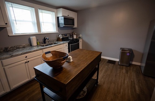 Roanoke House | Cheerful 3-Bedroom Home on the Hill