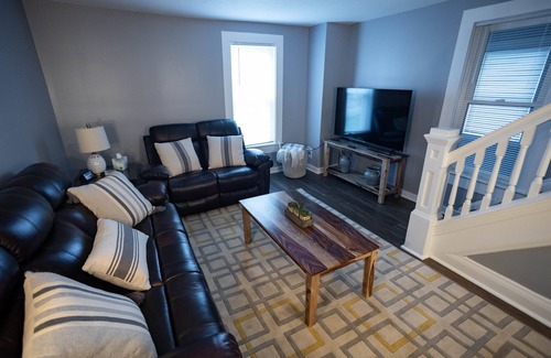 Roanoke House | Cheerful 3-Bedroom Home on the Hill