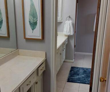 Houston House | Cheerful 3 Bedroom Home with Garage Parking