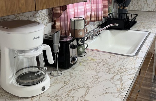 Lorain House | Cheerful 3 bedroom house near Lake Erie