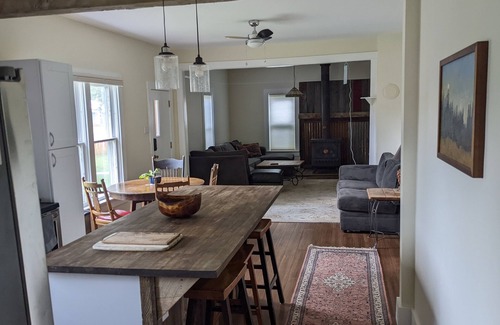 Gunnison House | Cheerful 3 bedroom in convenient location with a hot tub.