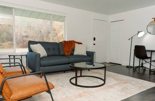Logan Apartment | Cheerful 3 Bedroom near USU - Inspiring Memories
