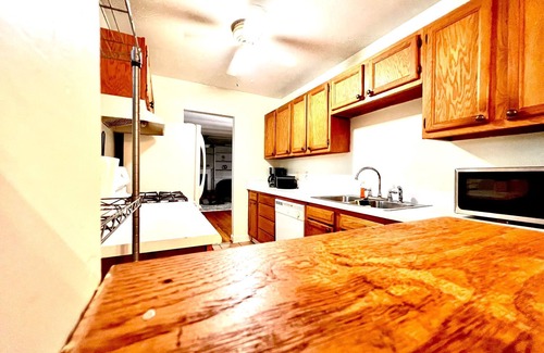 Norfolk - Virginia Beach House | Cheerful 3-bedroom ranch home-self check-in “quite neighborhood”