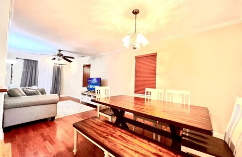 Norfolk - Virginia Beach House | Cheerful 3-bedroom ranch home-self check-in “quite neighborhood”
