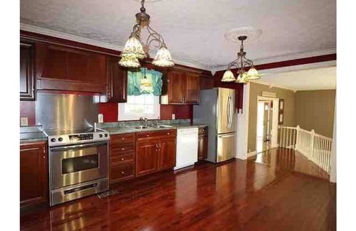 East Point House | Cheerful 3 Bedroom Residential Home