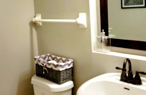 Nashville-Davidson House | Cheerful 3 Bedroom Townhouse in Central Nashville