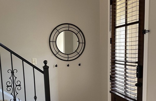 Oxford House | Cheerful 3 bedroom townhome, minutes from campus!