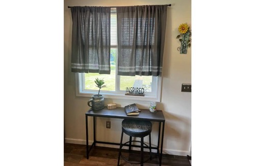 Clifton Park House | Cheerful 3 bedroom home close to everything!